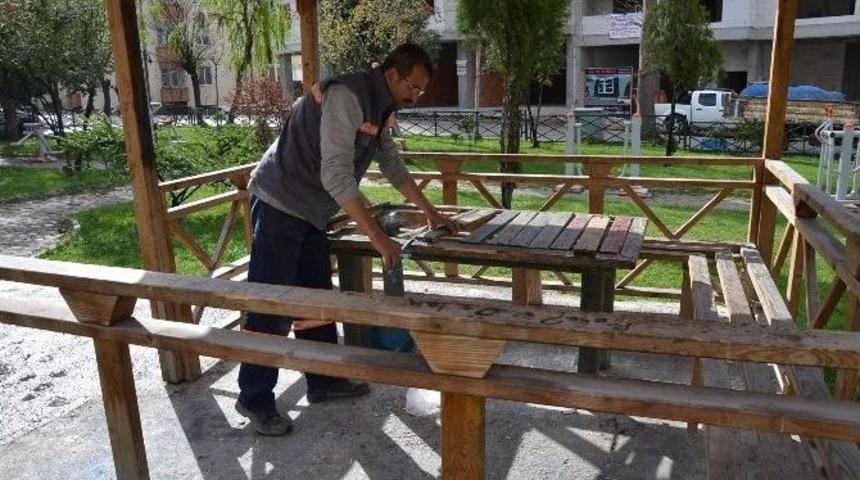 Şehir Magandaları Bu Kez Evrenler Parkında Ortaya &Ccedil;ıktı