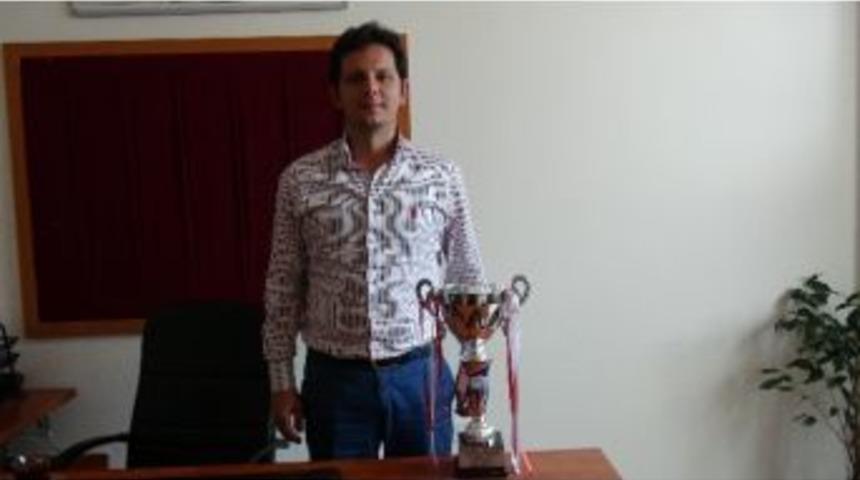 İnönü Üniversitesi Salon Futbol Takımında Şampiyonluk Sevinci