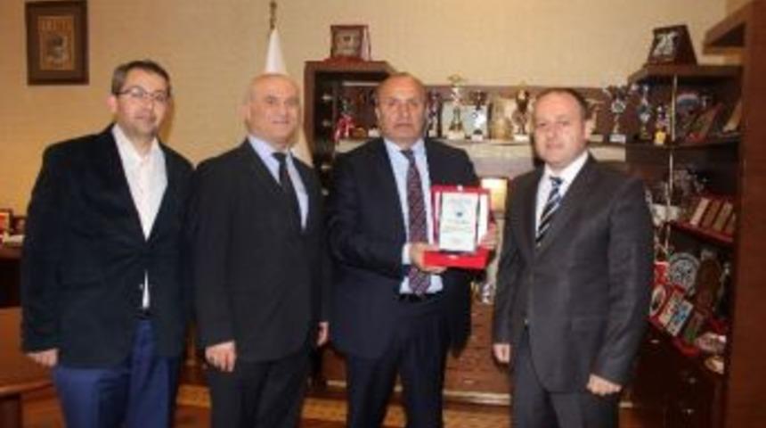 Okul M&uuml;d&uuml;rlerinden Başkan Arslan&rsquo;a Teşekk&uuml;r Plaketi