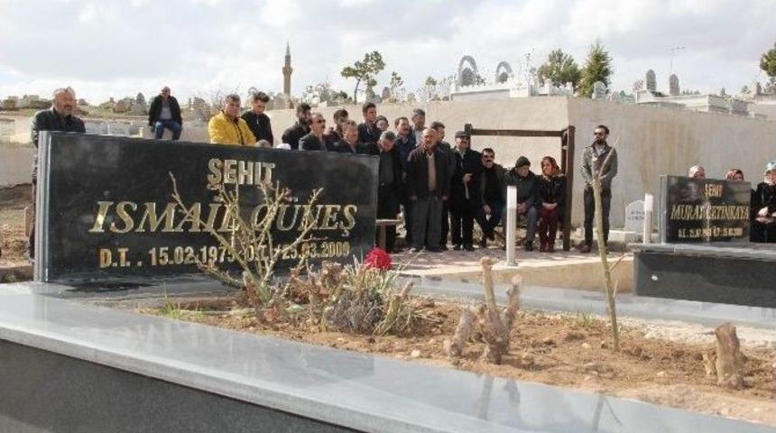7 Yıl &Ouml;nce Helikopter Kazasında &Ouml;lenler Mezarları Başında Anıldı
