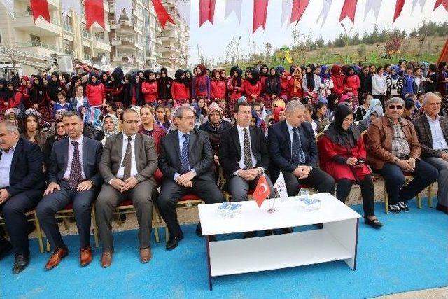 Karaköprü’de Bin 200 Nar Fidanı Dikildi