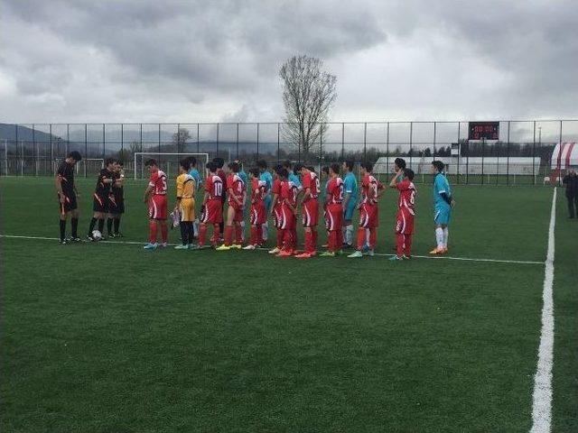 U-15 Türkiye Şampiyonasına Katılan Bilecik İl Özel İdarespor 3 Puanla Tanıştı