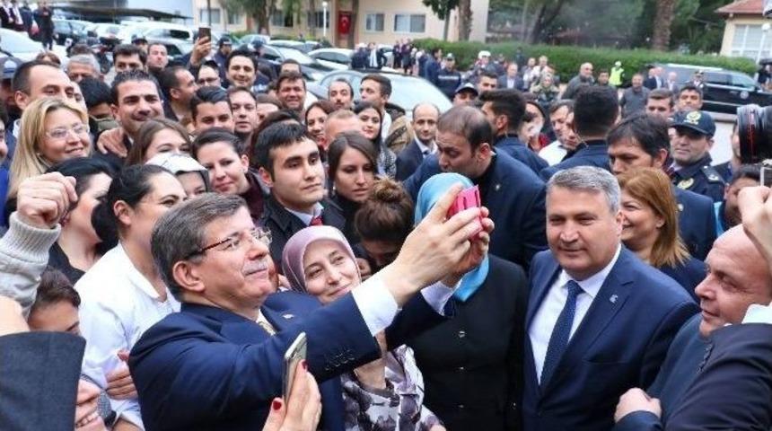 Başbakan Davutoğlu Yunusemre Belediyesi&rsquo;ni Ziyaret Etti
