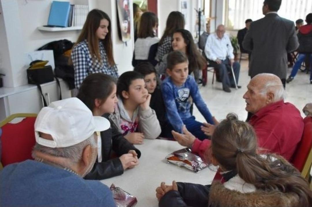 Huzurevi Sakinleri &Ccedil;ocuklara Masal Anlattı