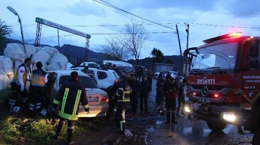 Salihli&rsquo;de Korkun&ccedil; Kaza: 5 &Ouml;l&uuml;, 2 Yaralı