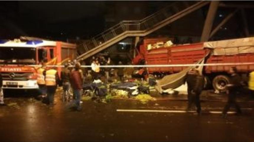 Başkent&rsquo;te Kamyon &Uuml;st Ge&ccedil;ide &Ccedil;arptı: 1 &Ouml;l&uuml;, 1 Yaralı