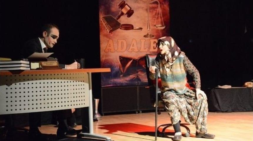 Tatvan&rsquo;da &ldquo;adalet&rdquo; Adlı Tiyatro Oyunu Sahnelendi
