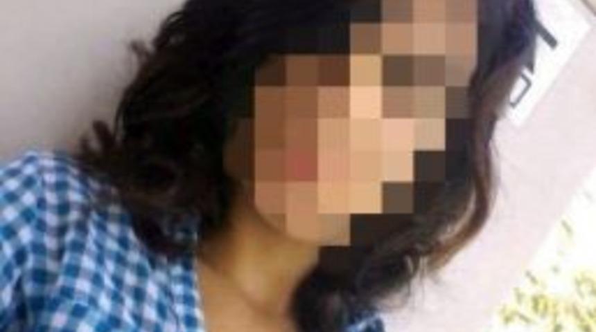 Babası, Gen&ccedil; Kızını Bı&ccedil;akla Yaraladı