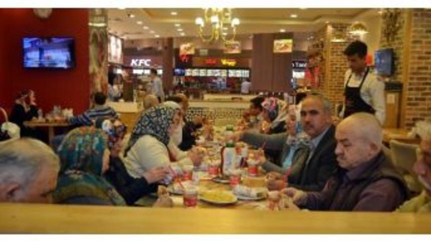 Kahramanmaraş Piazza&rsquo;da, Huzurevi Sakinleri &ldquo;ka&ccedil;ma Birader&rdquo; Filmini İzledi