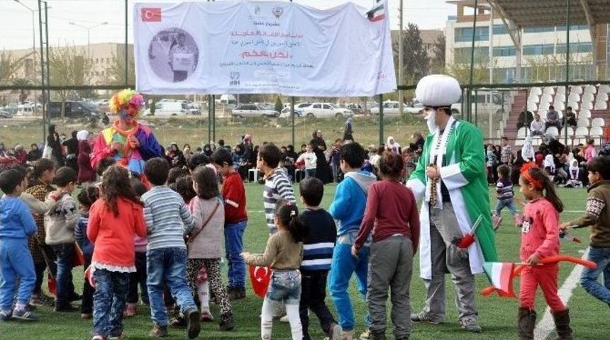 M&uuml;lteci Yetimler İ&ccedil;in Şenlik D&uuml;zenledi