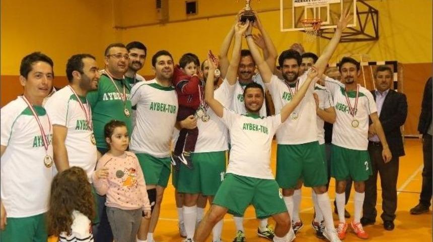 Turhan Poyraz Futsal Turnuvasının Şampiyonu Dağdere Oldu