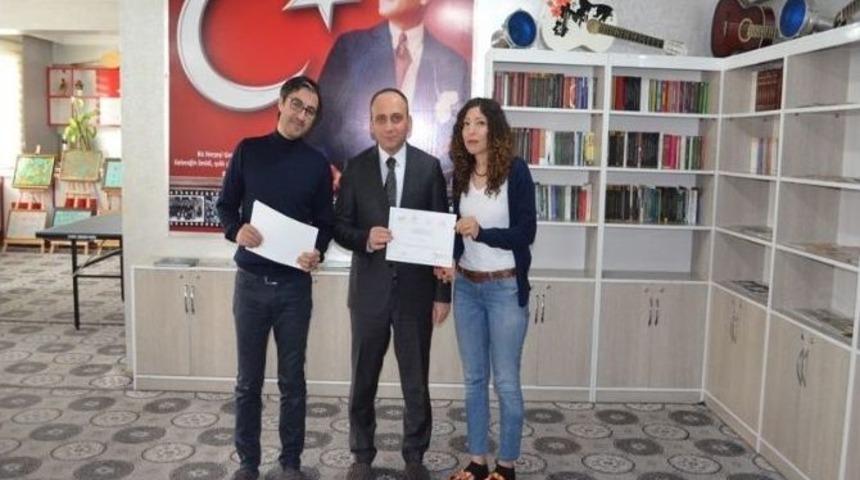 Kaymakam Karal, &Ouml;ğretmenlere Sertifika Verdi