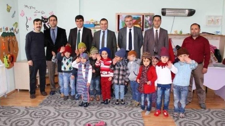 Vefakar &Ouml;ğretmenden &Ouml;rnek Davranış