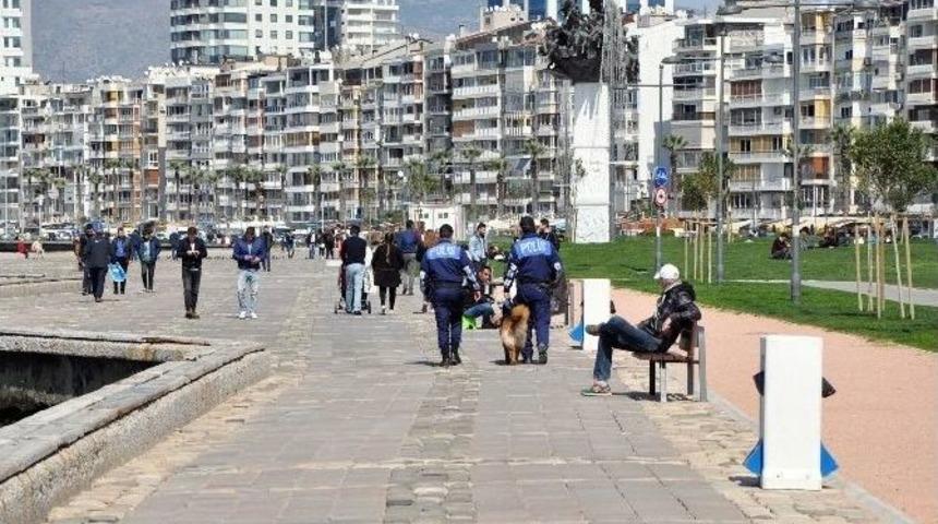 İzmir Sokaklarında Sıkı &Ouml;nlem