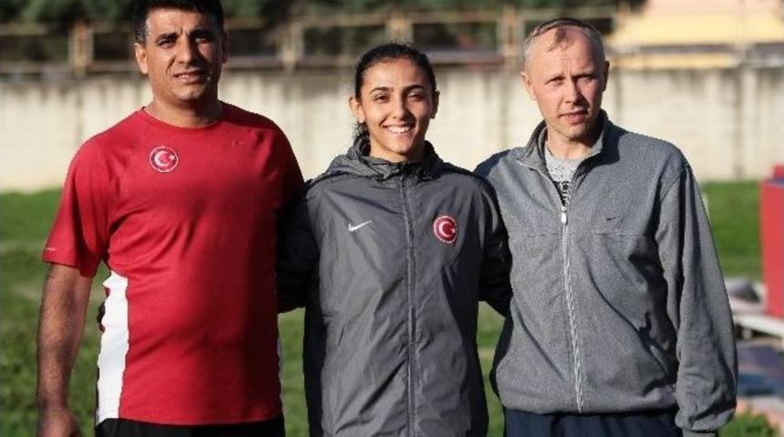 Ailesinden Habersiz Antrenmanlar Gitti, T&uuml;rkiye Rekoru Kırdı