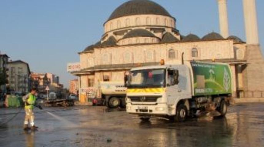 Halk Sağlığını Korumaya Y&ouml;nelik Temizlik &Ccedil;alışmaları S&uuml;r&uuml;yor