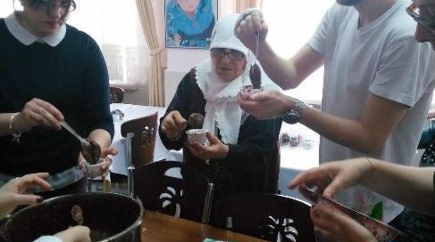 Gen&ccedil;lerle Yaşlılar Lezzette Buluştu