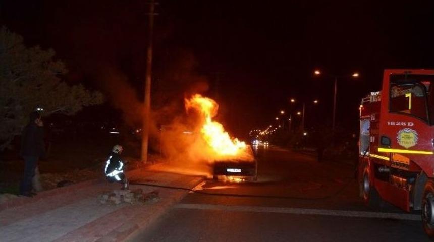 Yeni Aldığı Otomobili Yandı