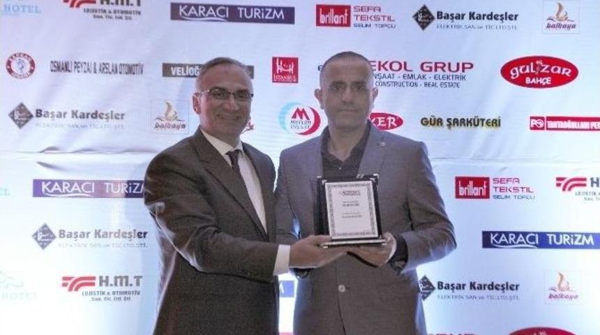 Sapanca Gazetesi &ldquo;yılın Enleri&rdquo; &Ouml;d&uuml;lleri D&uuml;zenlen T&ouml;renle Sahiplerini Buldu