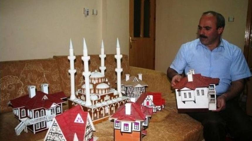 Boş Zamanlarında Mimari Maketler Yapıyor