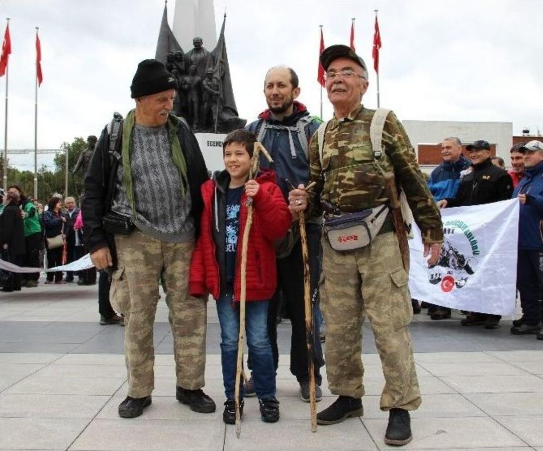 T&uuml;rk Dağcılar İsmet &Uuml;lkeli İ&ccedil;in Spil&rsquo;e Tırmandı