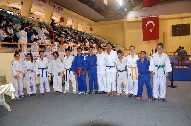 T&uuml;rkiye Okullararası Yıldızlar Judo Grup M&uuml;sabakası Adana&rsquo;da Başladı 1