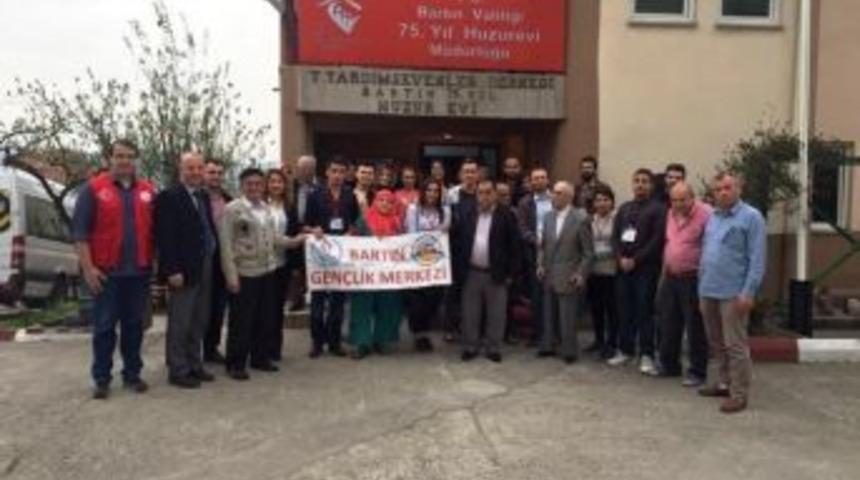 G&ouml;n&uuml;ll&uuml; Gen&ccedil;lerden Huzurevine Ziyaret