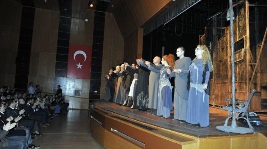 B&uuml;y&uuml;kşehir&rsquo;den &Ouml;ğrencilere Tiyatro Hediyesi