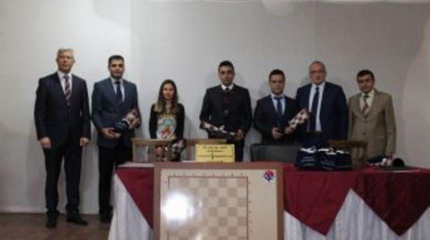 Yıldızeli&rsquo;nde Satran&ccedil; Dağıtımı Yapıldı