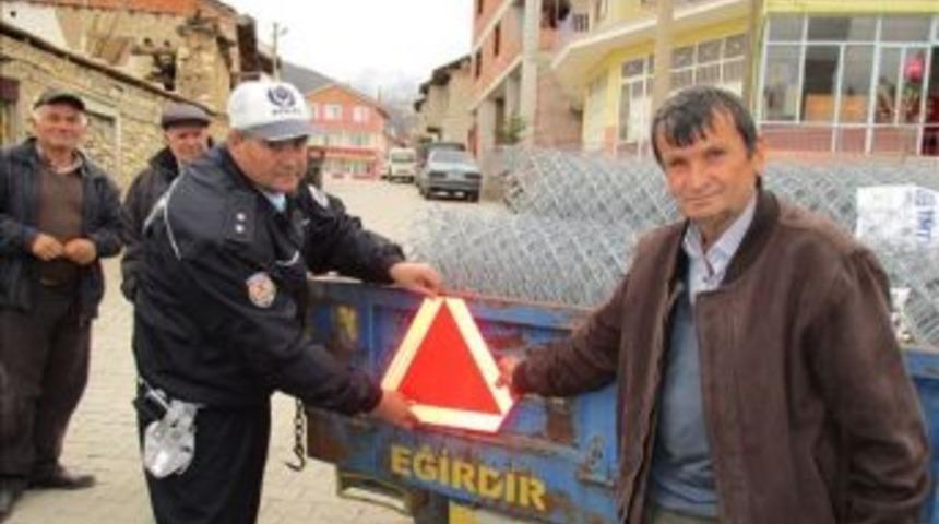 Trakt&ouml;r S&uuml;r&uuml;c&uuml;lerine &lsquo;g&uuml;venli S&uuml;r&uuml;ş Eğitimi&rsquo;