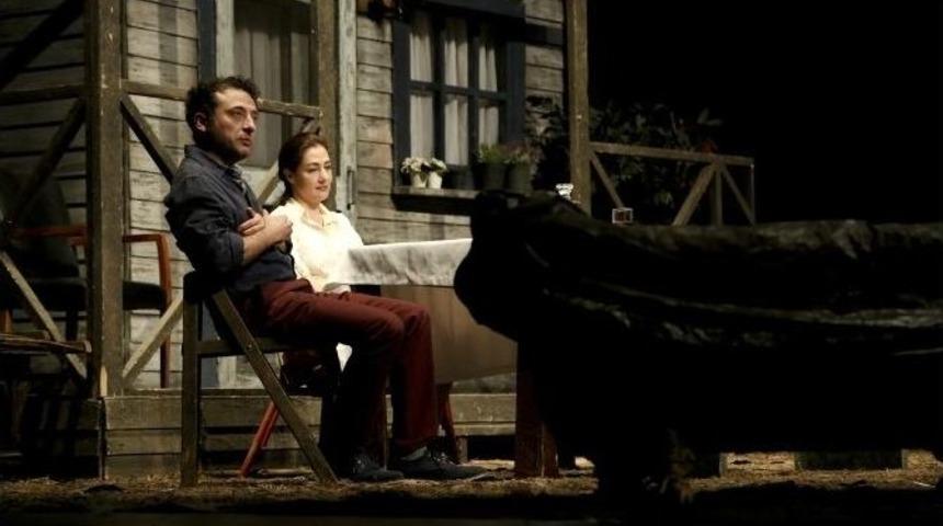 Maltepe Tiyatro Festival&rsquo;inde "g&ouml;l Kıyısı" Oyunu Sahnelendi