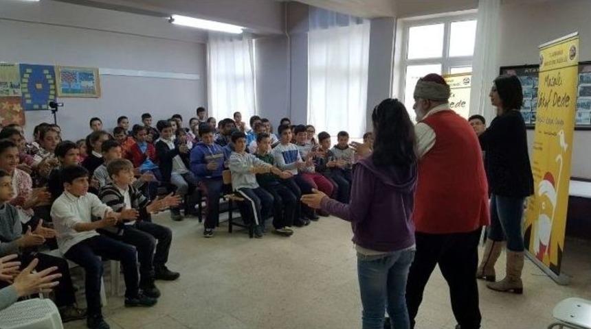 Lapseki&rsquo;de &Ouml;ğrencilerin Tiyatro Keyfi