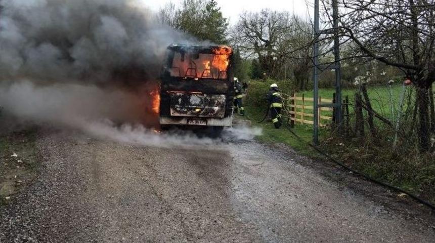 Bartın&rsquo;da İş&ccedil;i Servis Minib&uuml;s&uuml; Yandı