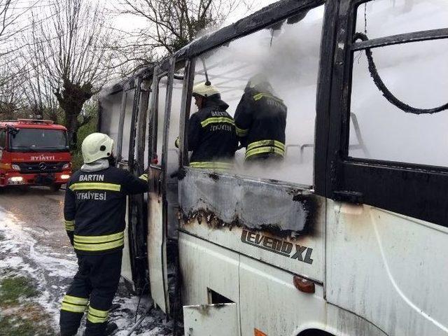 Bartın’da İşçi Servis Minibüsü Yandı