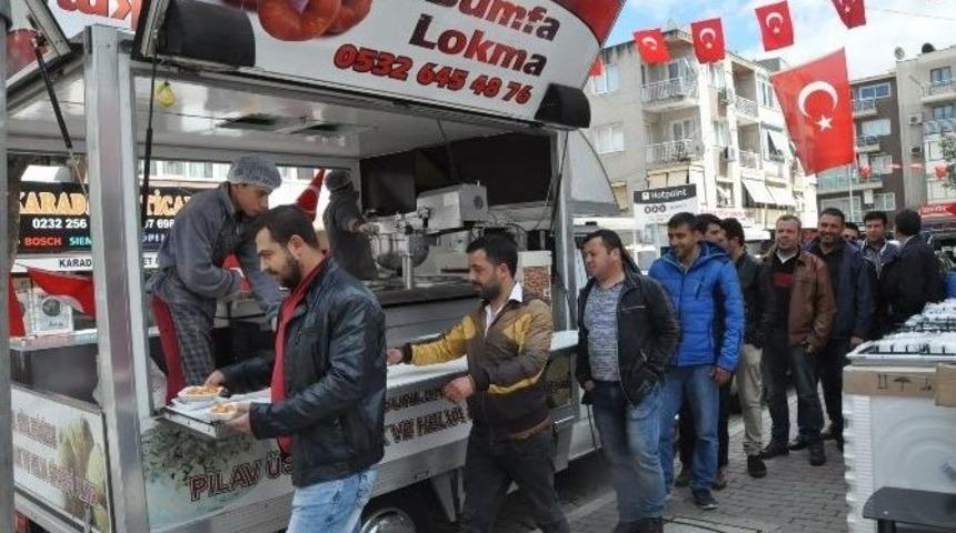 İzmirli Esnaf Şehitler İ&ccedil;in Lokma D&ouml;kt&uuml;rd&uuml;