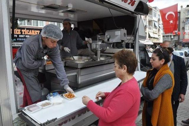 İzmirli Esnaf Şehitler İ&ccedil;in Lokma D&ouml;kt&uuml;rd&uuml; 1