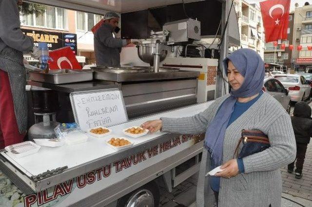 İzmirli Esnaf Şehitler İ&ccedil;in Lokma D&ouml;kt&uuml;rd&uuml; 3