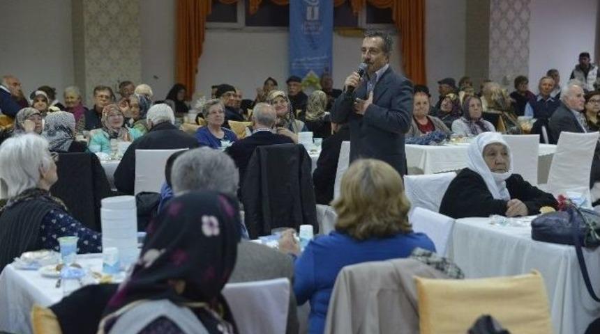 Tepebaşı &lsquo;yaşlılar Haftası&rsquo; Dolayısıyla Yemek D&uuml;zenledi