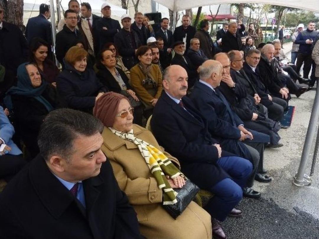 Bakan M&uuml;ezzinoğlu&rsquo;ndan Kızılay&rsquo;a &Ouml;vg&uuml;