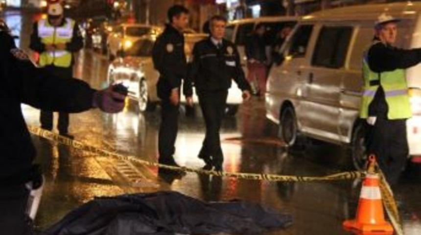 Kız Kardeşleri Ayıran Kaza Anı G&uuml;venlik Kamerasında