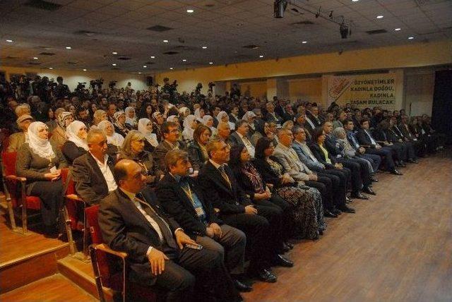 Demirtaş Dtk’nın Olağanüstü Kongresine Katıldı