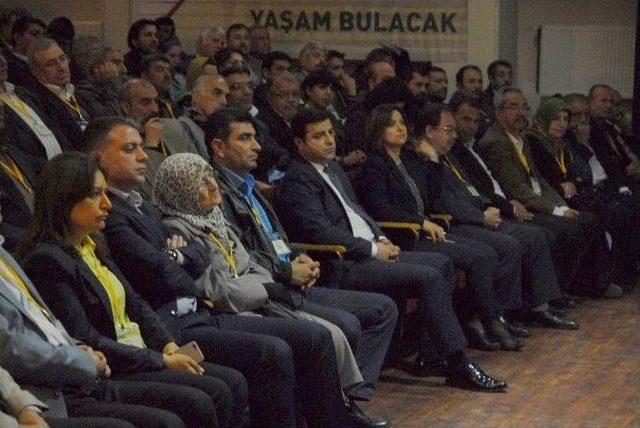 Demirtaş Dtk’nın Olağanüstü Kongresine Katıldı