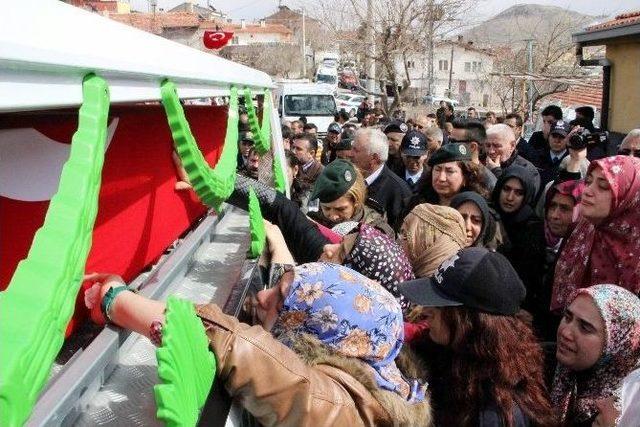 Yüksekova Şehidi Baba Ocağına Getirildi 1