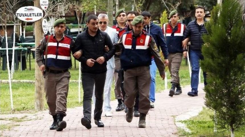 &Ccedil;iftlikte Toplanan Su&ccedil; Makinelerine Baskın: 13 G&ouml;zaltı