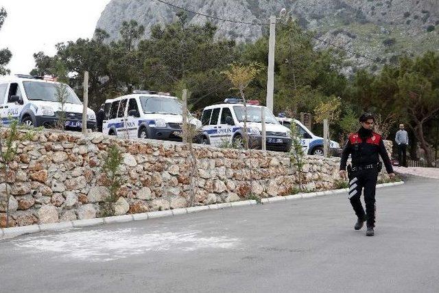 Çiftlikte Toplanan Suç Makinelerine Baskın: 13 Gözaltı 1