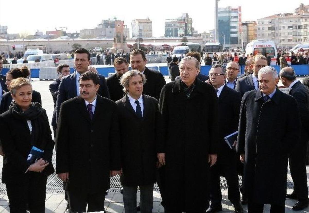 Cumhurbaşkanı Erdoğan, Taksim Meydanını Gezdi