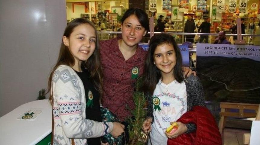 Vatandaşlara Bin Adet Fidan Dağıtıldı