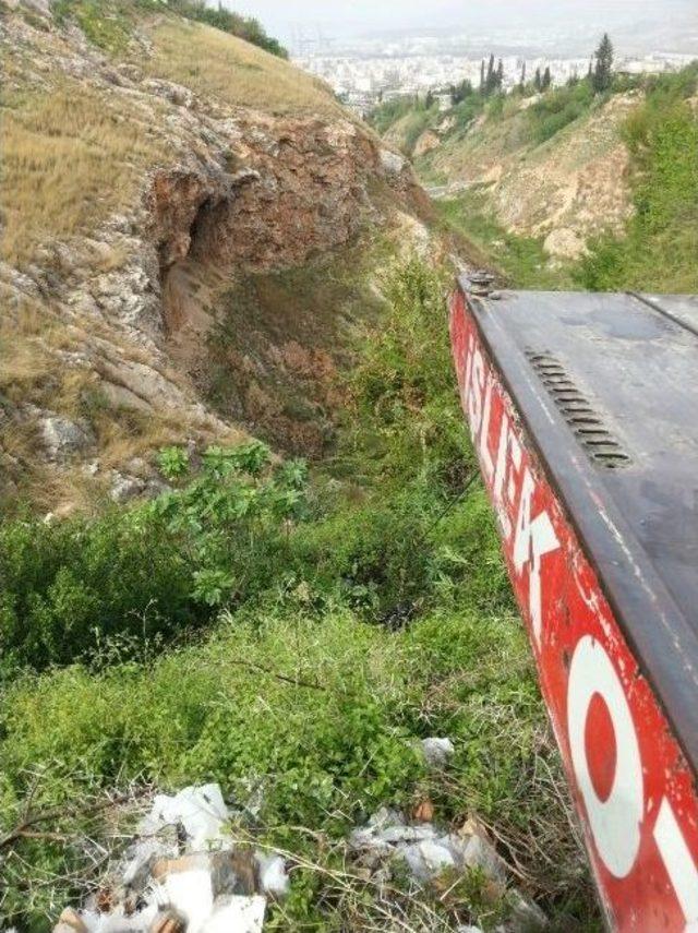 Hatay&rsquo;da Derenin İ&ccedil;inde İ&ccedil;erisinde 100 Bin Tl Olan Kasa Bulundu 1