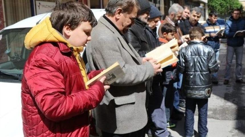 Sokak Ortasında Kitap Okudular