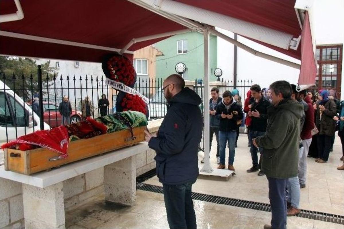 Kız Kardeşleri Ayıran Kazada &Ouml;len R&uuml;meysa, Son Yolculuğuna Uğurlandı